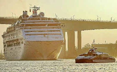 The Sun Princess arrives in Brisbane. The Sun Princess arrives in Brisbane.